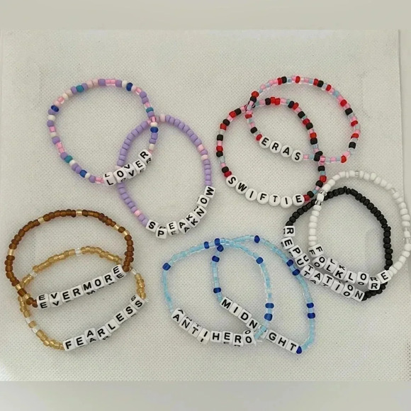 SET: Girls beaded bracelets. Taylor Swift on each bracelet. 11 bracelets. - Picture 12 of 13